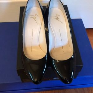 Black patent leather pumps